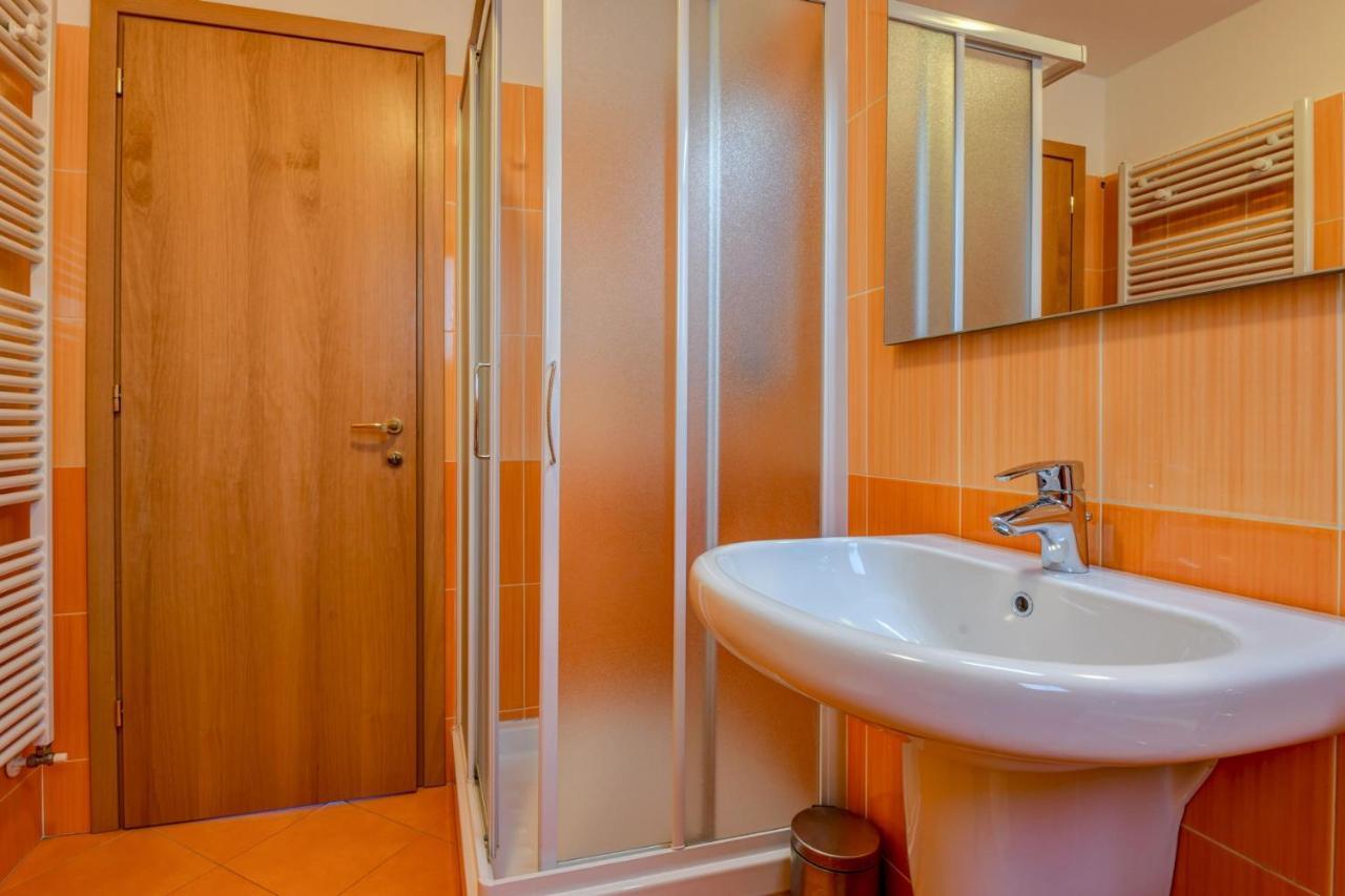 6 Happiness Apartment Toscolano Maderno Luaran gambar